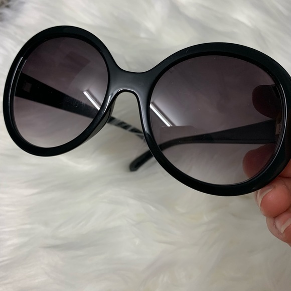 Sunglasses - Picture 3 of 4